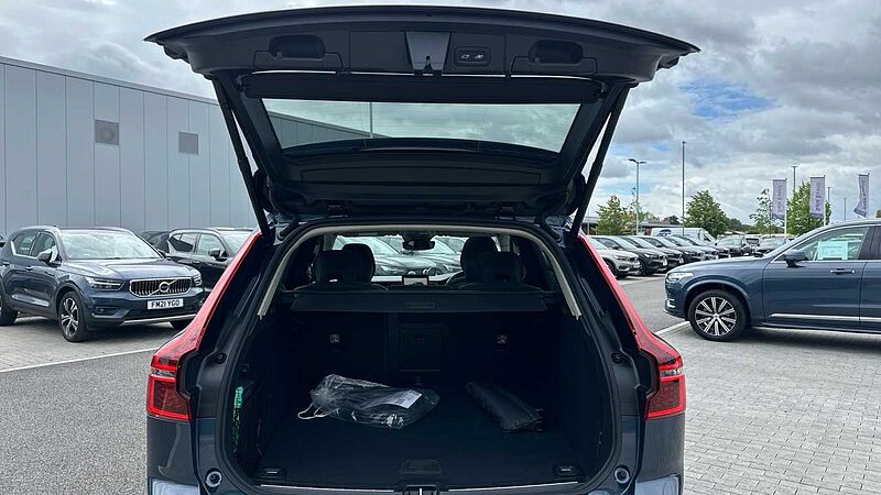 Volvo XC60 Ultra, T8 AWD Plug-in hybrid, Electric/Petrol, Dark ( 22' Alloys )