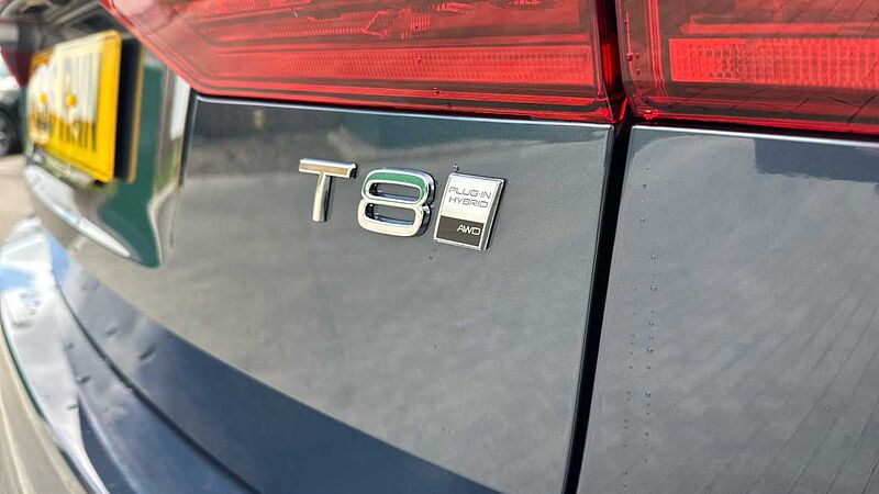 Volvo XC60 Ultra, T8 AWD Plug-in hybrid, Electric/Petrol, Dark ( 22' Alloys )