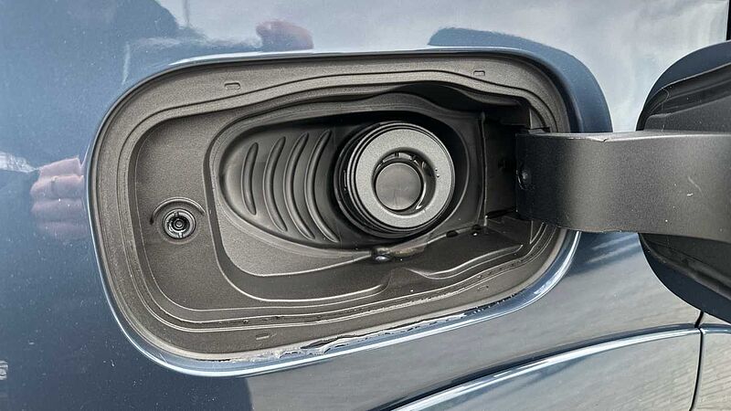 Volvo XC60 Ultra, T8 AWD Plug-in hybrid, Electric/Petrol, Dark ( 22' Alloys )
