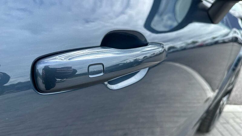 Volvo XC60 Ultra, T8 AWD Plug-in hybrid, Electric/Petrol, Dark ( 22' Alloys )