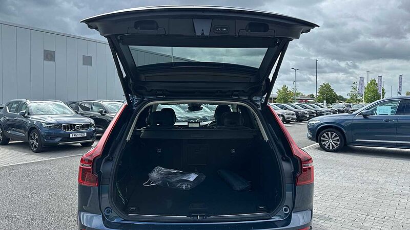 Volvo XC60 Ultra, T8 AWD Plug-in hybrid, Electric/Petrol, Dark ( 22' Alloys )