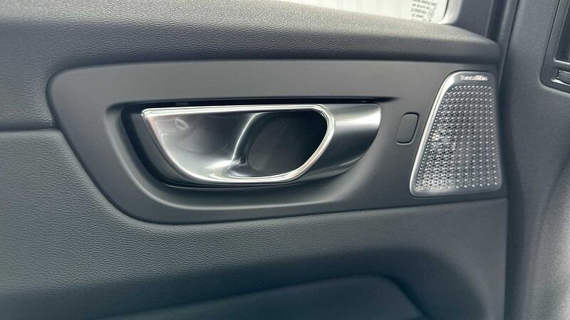 Volvo XC60 Ultra, T8 AWD Plug-in hybrid, Electric/Petrol, Dark ( 22' Alloys )