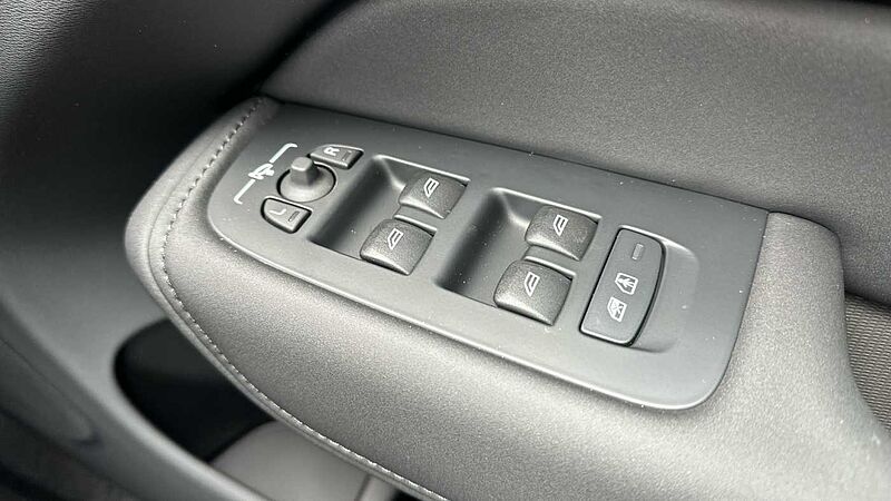 Volvo XC60 Ultra, T8 AWD Plug-in hybrid, Electric/Petrol, Dark ( 22' Alloys )