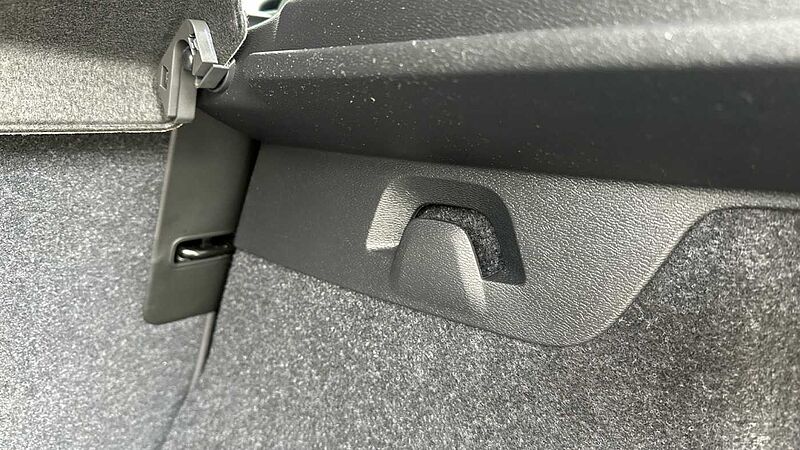 Volvo XC40 Ultra, B4 Mild hybrid, Petrol, Dark ( Blond Leather )