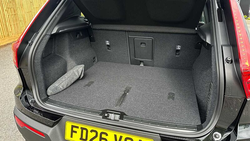 Volvo XC40 Ultra, B4 Mild hybrid, Petrol, Dark ( Blond Leather )