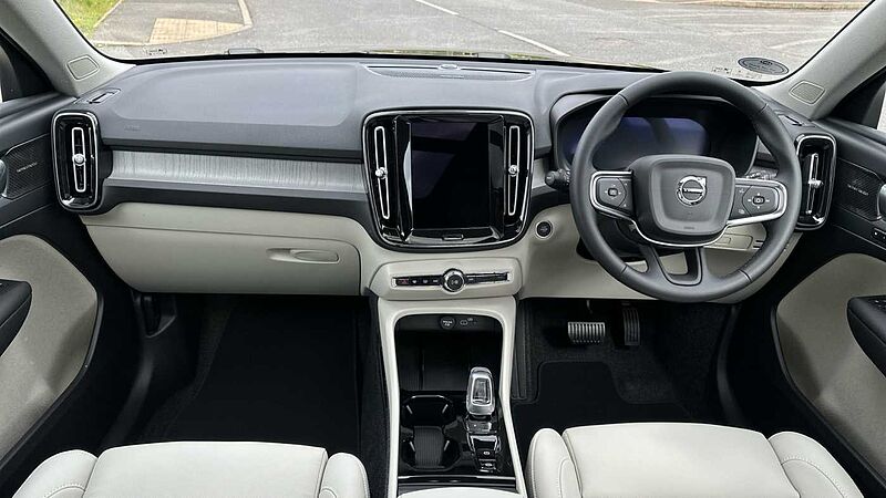 Volvo XC40 Ultra, B4 Mild hybrid, Petrol, Dark ( Blond Leather )