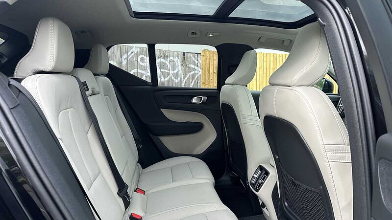 Volvo XC40 Ultra, B4 Mild hybrid, Petrol, Dark ( Blond Leather )