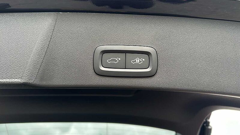 Volvo XC40 Ultra, B4 Mild hybrid, Petrol, Dark ( Blond Leather )