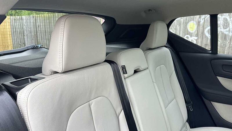 Volvo XC40 Ultra, B4 Mild hybrid, Petrol, Dark ( Blond Leather )