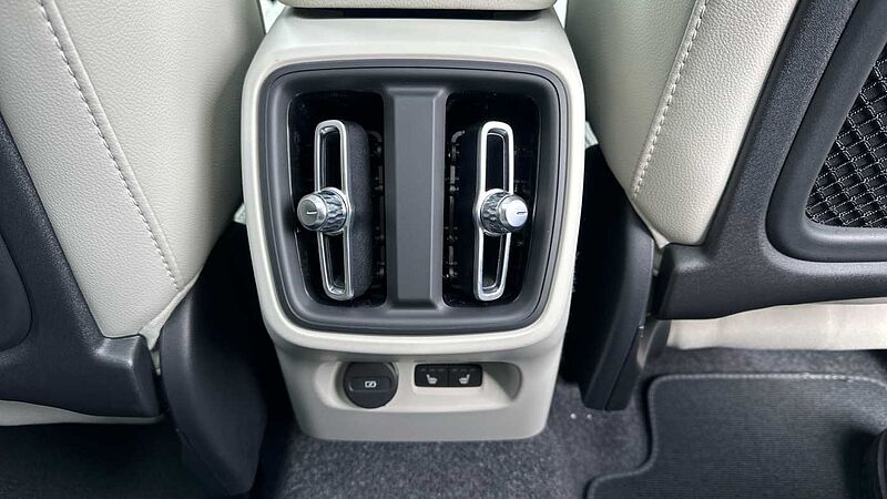 Volvo XC40 Ultra, B4 Mild hybrid, Petrol, Dark ( Blond Leather )