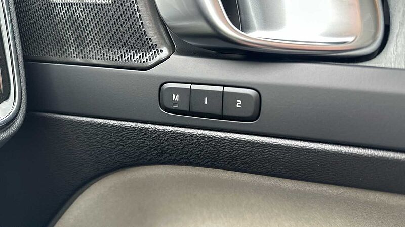 Volvo XC40 Ultra, B4 Mild hybrid, Petrol, Dark ( Blond Leather )