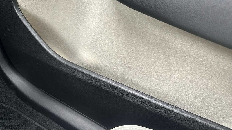 Volvo XC40 Ultra, B4 Mild hybrid, Petrol, Dark ( Blond Leather )