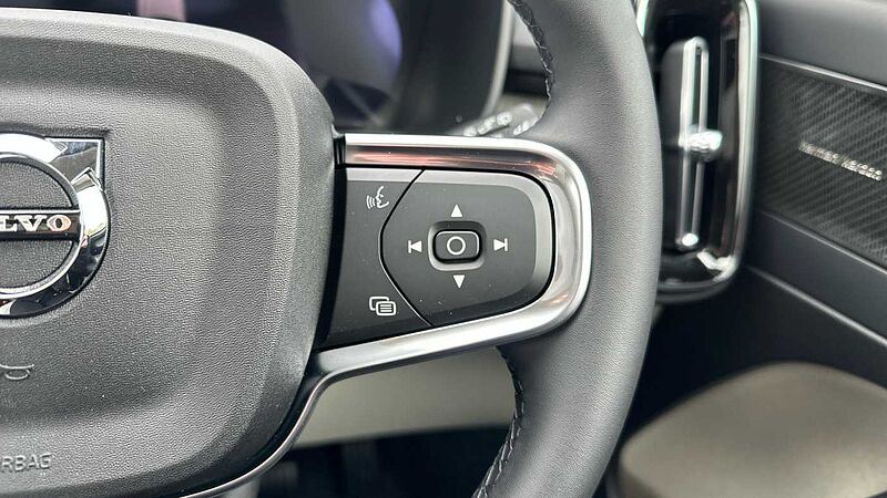 Volvo XC40 Ultra, B4 Mild hybrid, Petrol, Dark ( Blond Leather )