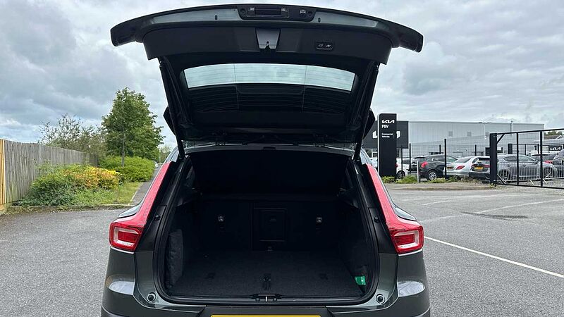 Volvo XC40 Ultra, B4 Mild hybrid, Petrol, Dark ( Blond Leather )