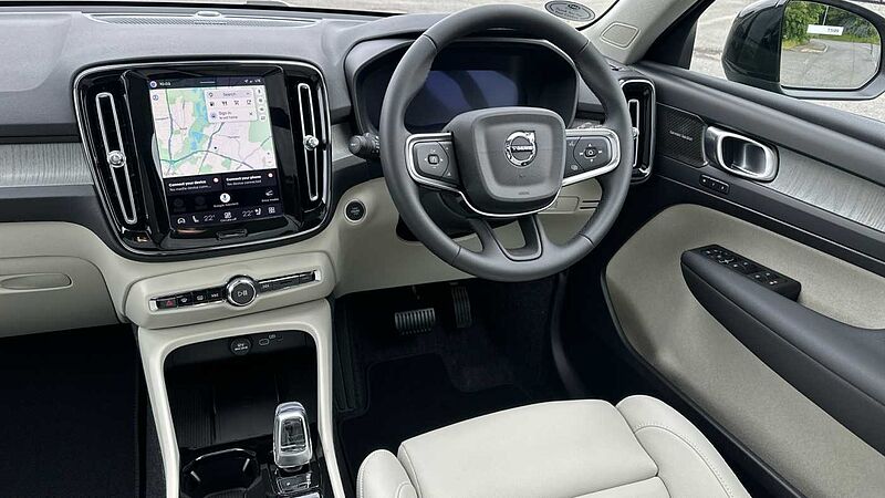 Volvo XC40 Ultra, B4 Mild hybrid, Petrol, Dark ( Blond Leather )