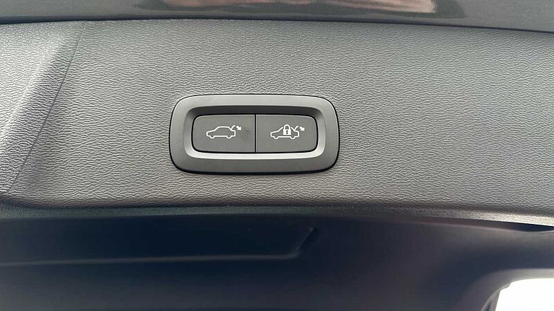 Volvo XC40 Ultra, B4 Mild hybrid, Petrol, Dark ( Blond Leather )