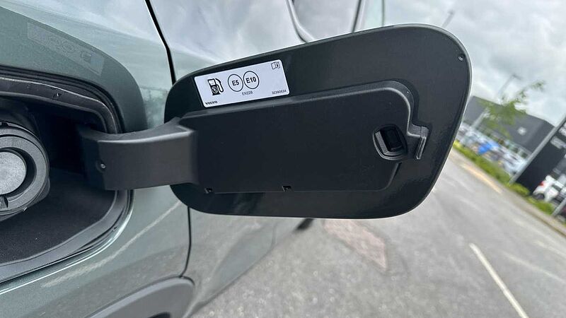 Volvo XC40 Ultra, B4 Mild hybrid, Petrol, Dark ( Blond Leather )
