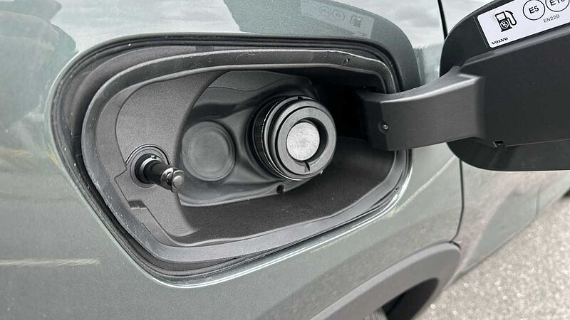 Volvo XC40 Ultra, B4 Mild hybrid, Petrol, Dark ( Blond Leather )