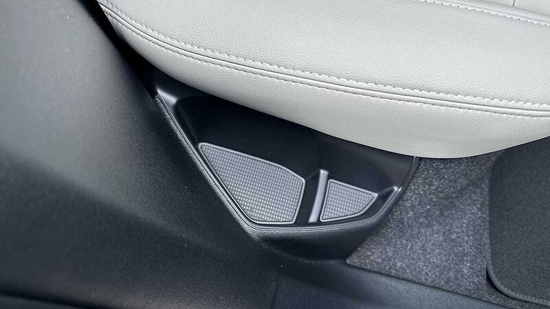 Volvo XC40 Ultra, B4 Mild hybrid, Petrol, Dark ( Blond Leather )