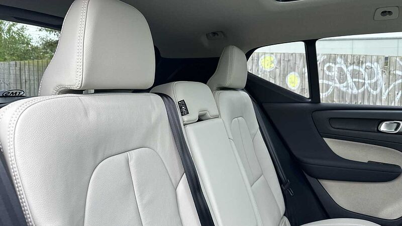 Volvo XC40 Ultra, B4 Mild hybrid, Petrol, Dark ( Blond Leather )