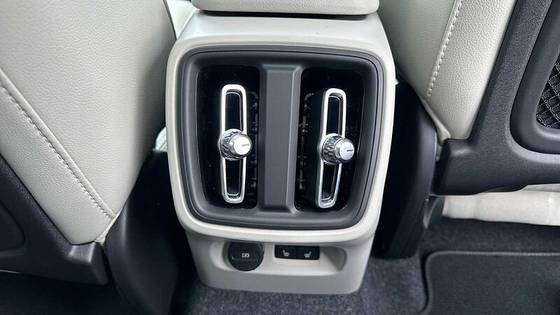 Volvo XC40 Ultra, B4 Mild hybrid, Petrol, Dark ( Blond Leather )