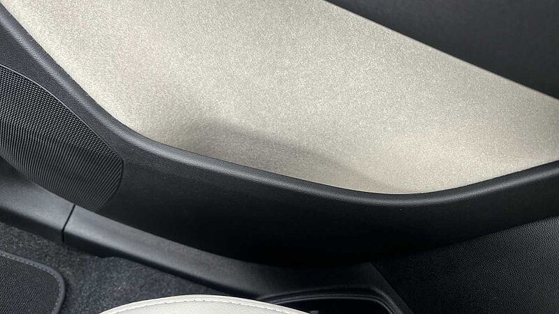 Volvo XC40 Ultra, B4 Mild hybrid, Petrol, Dark ( Blond Leather )