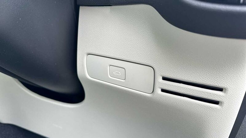 Volvo XC40 Ultra, B4 Mild hybrid, Petrol, Dark ( Blond Leather )