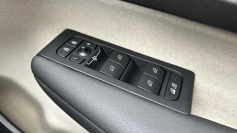 Volvo XC40 Ultra, B4 Mild hybrid, Petrol, Dark ( Blond Leather )