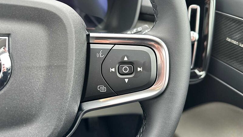 Volvo XC40 Ultra, B4 Mild hybrid, Petrol, Dark ( Blond Leather )