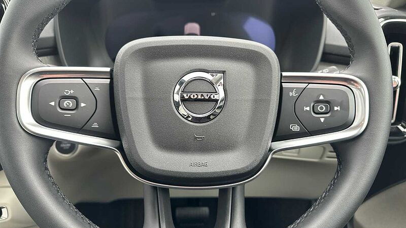 Volvo XC40 Ultra, B4 Mild hybrid, Petrol, Dark ( Blond Leather )