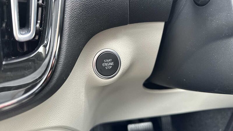 Volvo XC40 Ultra, B4 Mild hybrid, Petrol, Dark ( Blond Leather )