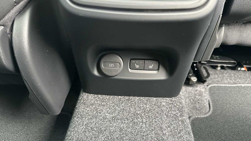 Volvo XC40 Ultra, B4 Mild hybrid, Petrol, Dark ( Forest Lake )