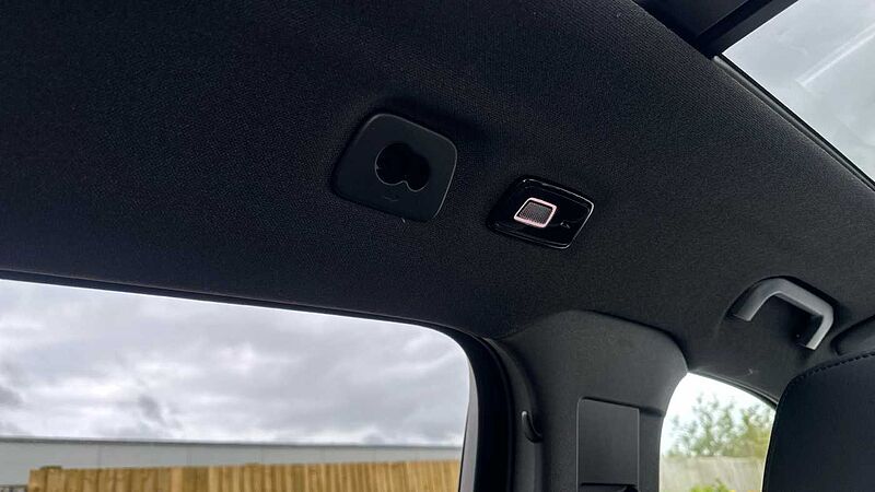 Volvo XC40 Ultra, B4 Mild hybrid, Petrol, Dark ( Forest Lake )