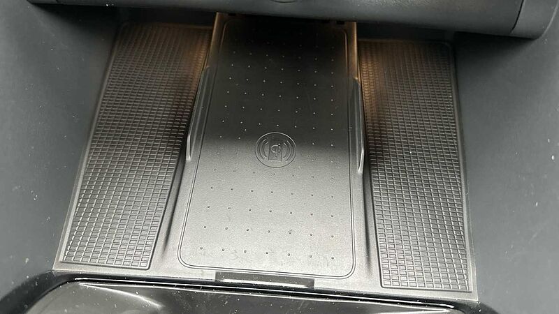 Volvo XC40 Ultra, B4 Mild hybrid, Petrol, Dark ( Forest Lake )