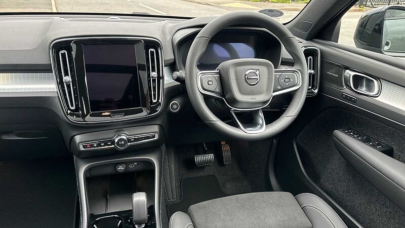 Volvo XC40 Ultra, B4 Mild hybrid, Petrol, Dark ( Forest Lake )