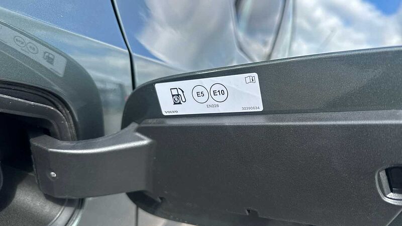 Volvo XC40 Ultra, B4 Mild hybrid, Petrol, Dark ( &pound;47,000 New )