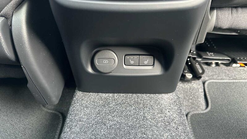 Volvo XC40 Ultra, B4 Mild hybrid, Petrol, Dark ( &pound;47,000 New )