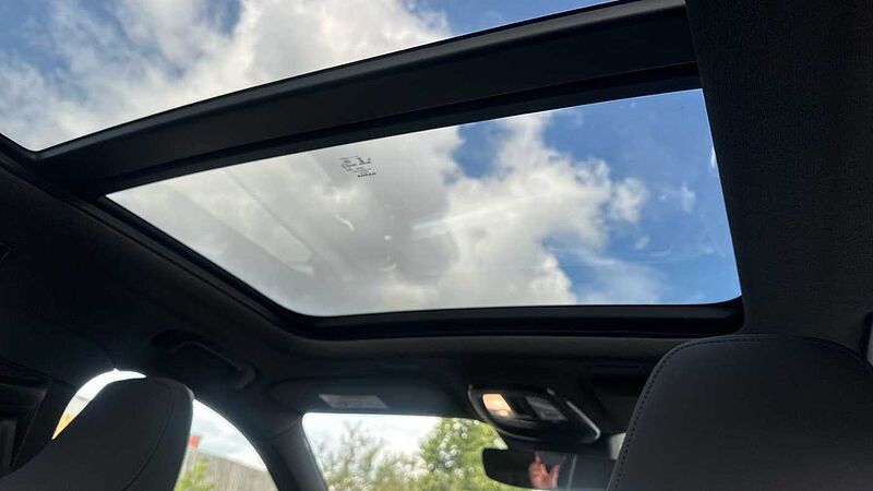 Volvo XC40 Ultra, B4 Mild hybrid, Petrol, Dark ( &pound;47,000 New )