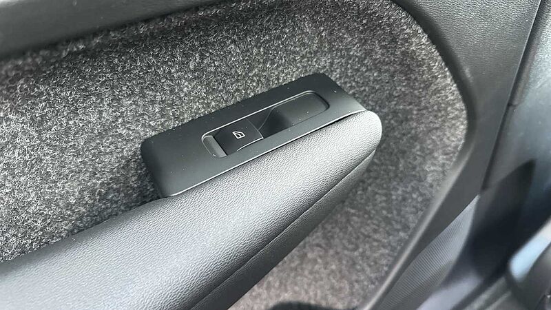 Volvo XC40 Ultra, B4 Mild hybrid, Petrol, Dark ( &pound;47,000 New )