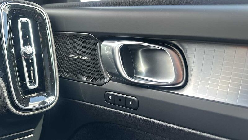 Volvo XC40 Ultra, B4 Mild hybrid, Petrol, Dark ( &pound;47,000 New )