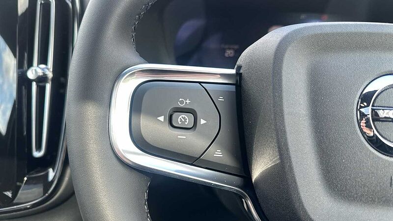 Volvo XC40 Ultra, B4 Mild hybrid, Petrol, Dark ( &pound;47,000 New )