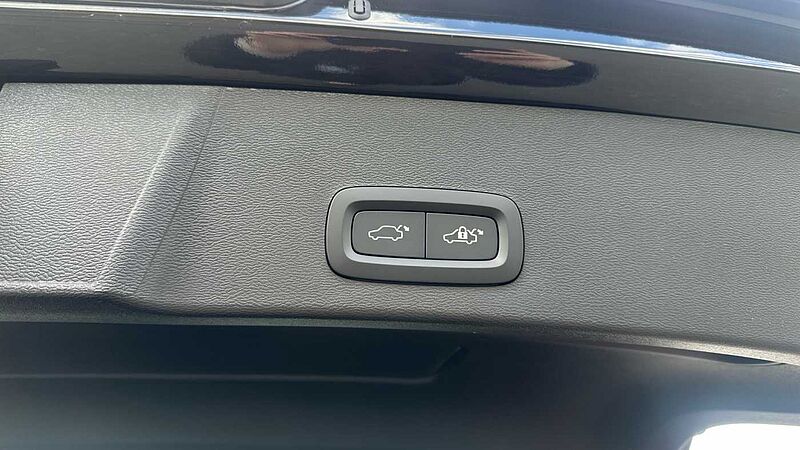 Volvo XC40 Ultra, B4 Mild hybrid, Petrol, Bright ( &pound;47,000 New )