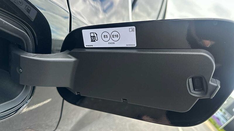 Volvo XC40 Ultra, B4 Mild hybrid, Petrol, Bright ( &pound;47,000 New )