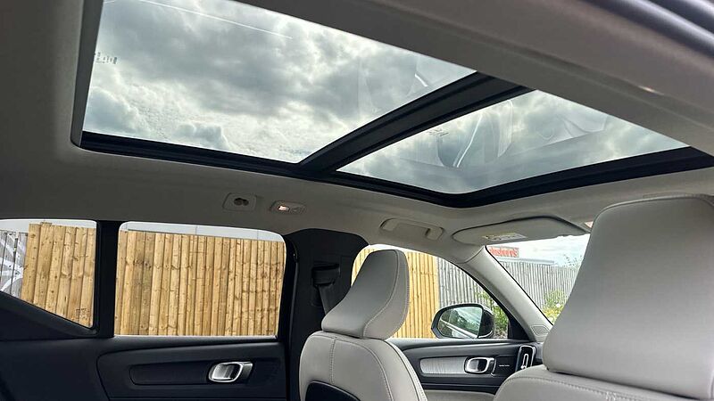 Volvo XC40 Ultra, B4 Mild hybrid, Petrol, Bright ( &pound;47,000 New )