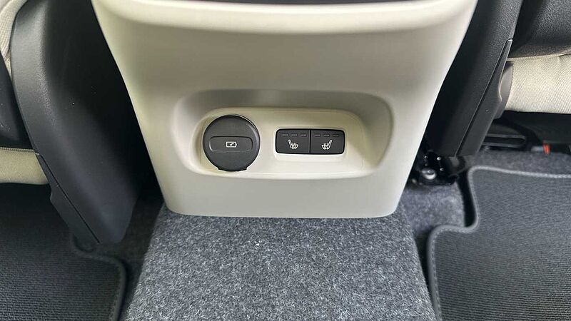 Volvo XC40 Ultra, B4 Mild hybrid, Petrol, Bright ( &pound;47,000 New )