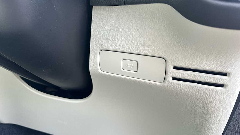 Volvo XC40 Ultra, B4 Mild hybrid, Petrol, Bright ( &pound;47,000 New )