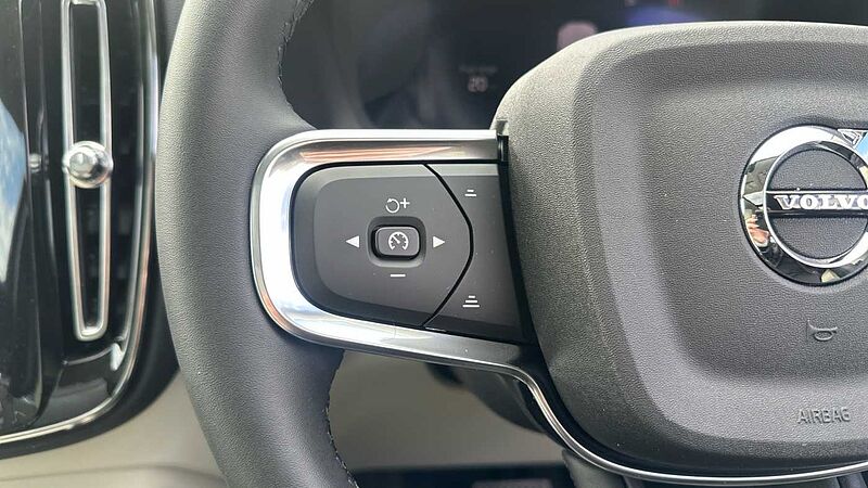Volvo XC40 Ultra, B4 Mild hybrid, Petrol, Bright ( &pound;47,000 New )