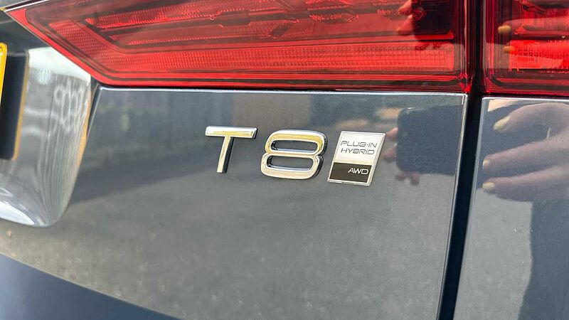 Volvo XC60 Ultra, T8 AWD Plug-in hybrid, Electric/Petrol, Dark ( 22' / Blond )