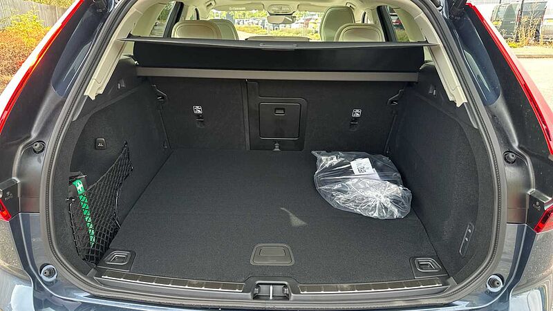 Volvo XC60 Ultra, T8 AWD Plug-in hybrid, Electric/Petrol, Dark ( 22' / Blond )