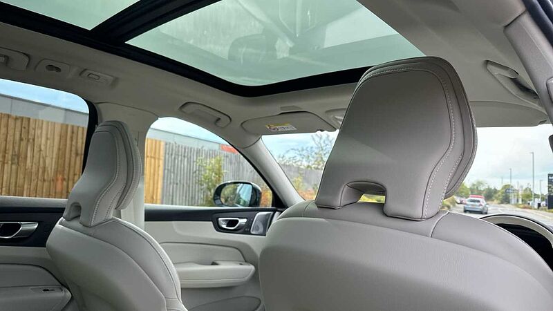 Volvo XC60 Ultra, T8 AWD Plug-in hybrid, Electric/Petrol, Dark ( 22' / Blond )